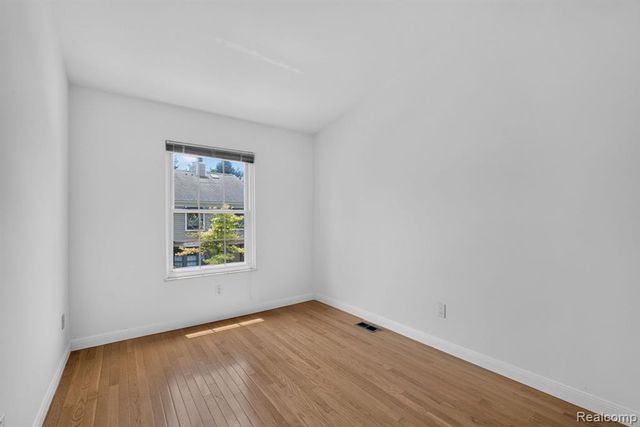 22204 Pondview, Novi, MI 48375