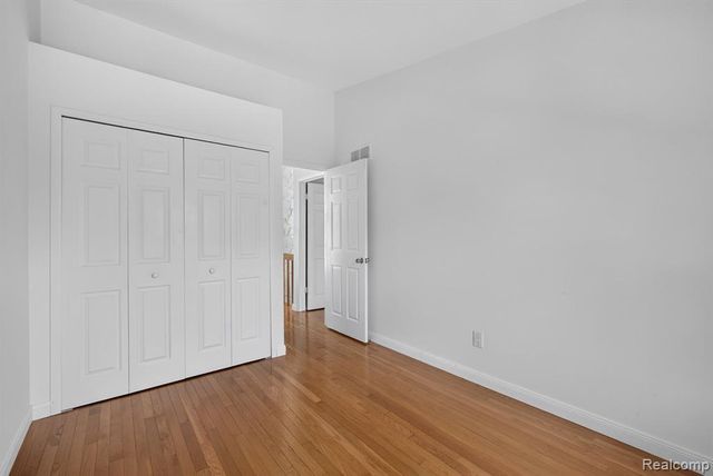 22204 Pondview, Novi, MI 48375