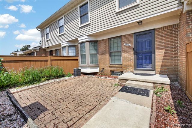 22204 Pondview, Novi, MI 48375