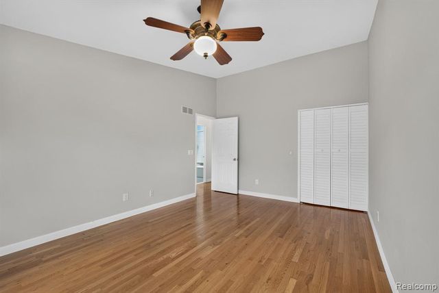 22204 Pondview, Novi, MI 48375