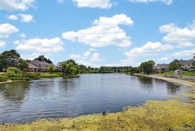 22204 Pondview, Novi, MI 48375