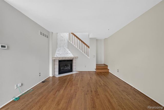 22204 Pondview, Novi, MI 48375