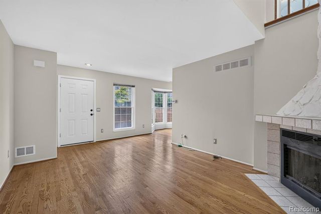 22204 Pondview, Novi, MI 48375