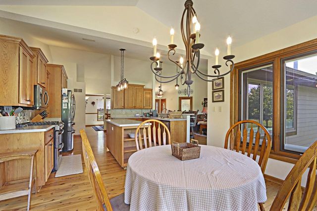 6724 Horseshoe TRAIL, Burlington, WI 53105