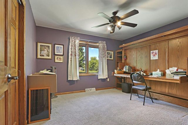6724 Horseshoe TRAIL, Burlington, WI 53105