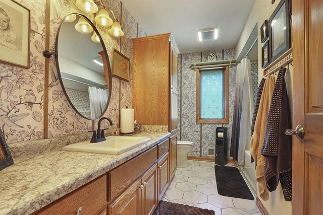 6724 Horseshoe TRAIL, Burlington, WI 53105