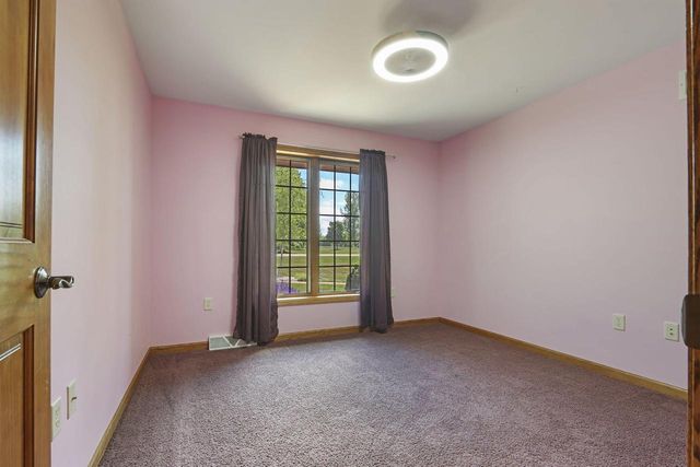 6724 Horseshoe TRAIL, Burlington, WI 53105