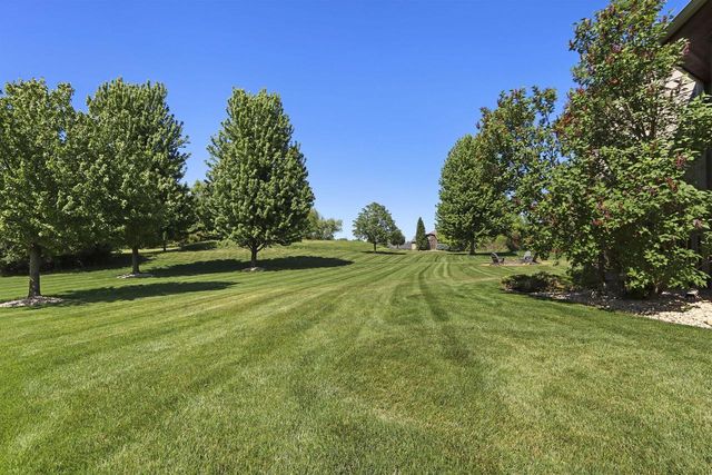 6724 Horseshoe TRAIL, Burlington, WI 53105