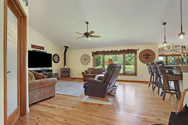 6724 Horseshoe TRAIL, Burlington, WI 53105