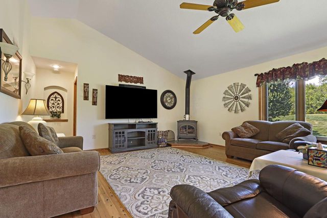 6724 Horseshoe TRAIL, Burlington, WI 53105