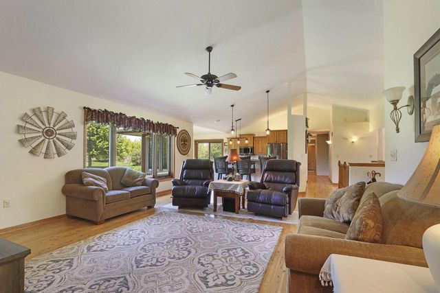 6724 Horseshoe TRAIL, Burlington, WI 53105