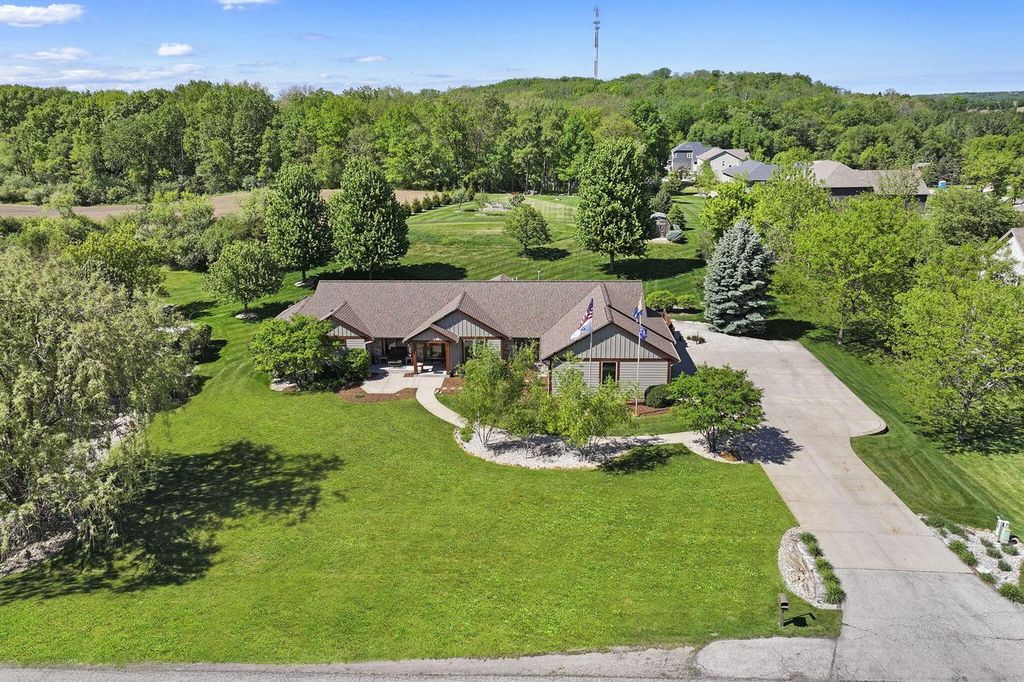 6724 Horseshoe TRAIL, Burlington, WI 53105