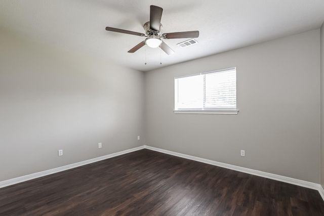 521 Cedar Avenue, League City, TX 77573