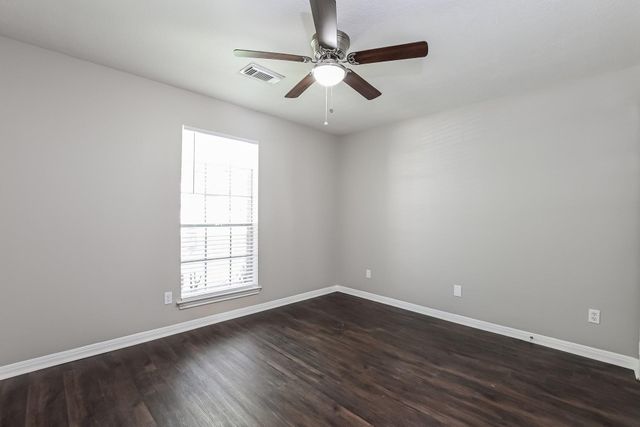 521 Cedar Avenue, League City, TX 77573