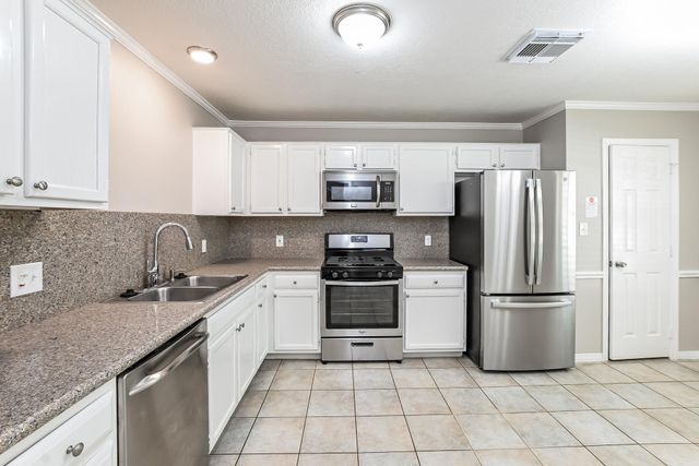 521 Cedar Avenue, League City, TX 77573