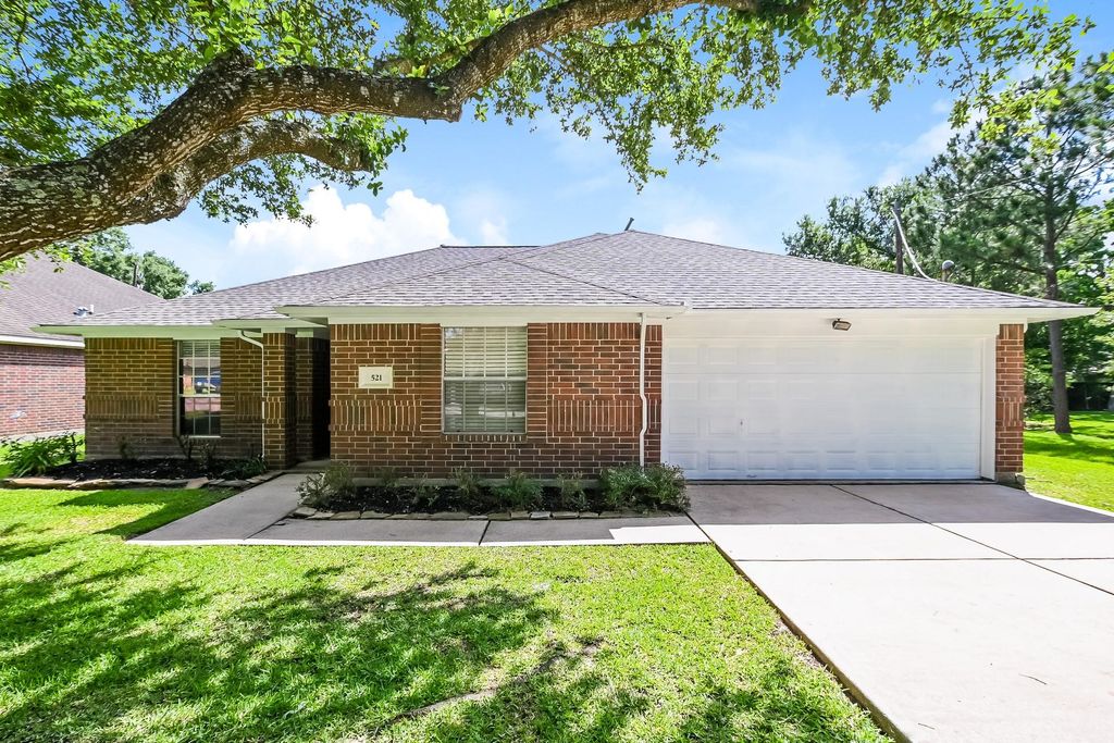 521 Cedar Avenue, League City, TX 77573