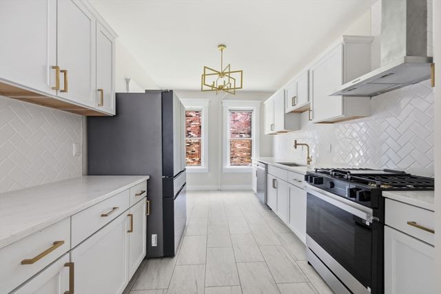 24 Washington Ave, Holyoke, MA 01040