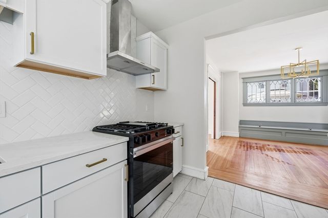 24 Washington Ave, Holyoke, MA 01040