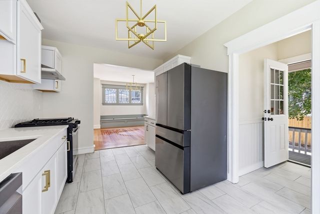 24 Washington Ave, Holyoke, MA 01040