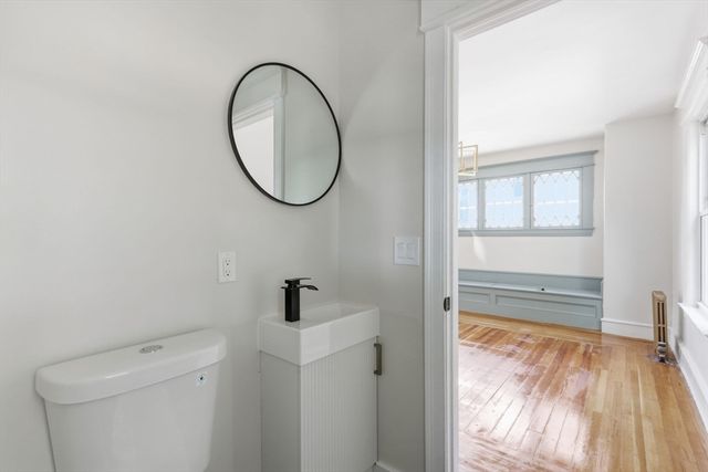 24 Washington Ave, Holyoke, MA 01040