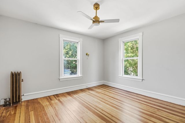 24 Washington Ave, Holyoke, MA 01040