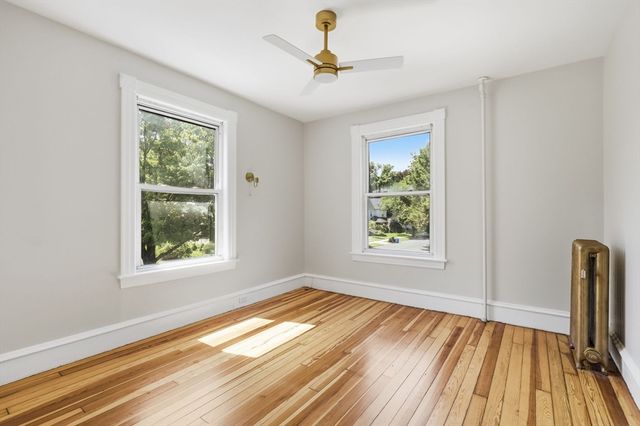 24 Washington Ave, Holyoke, MA 01040