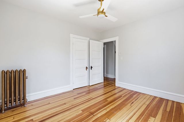 24 Washington Ave, Holyoke, MA 01040
