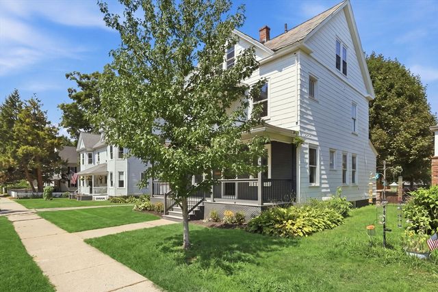 24 Washington Ave, Holyoke, MA 01040