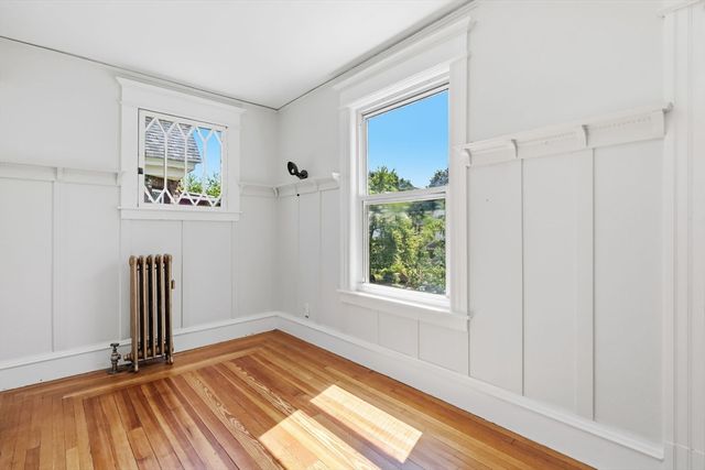 24 Washington Ave, Holyoke, MA 01040