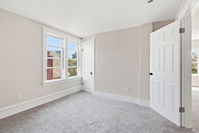24 Washington Ave, Holyoke, MA 01040