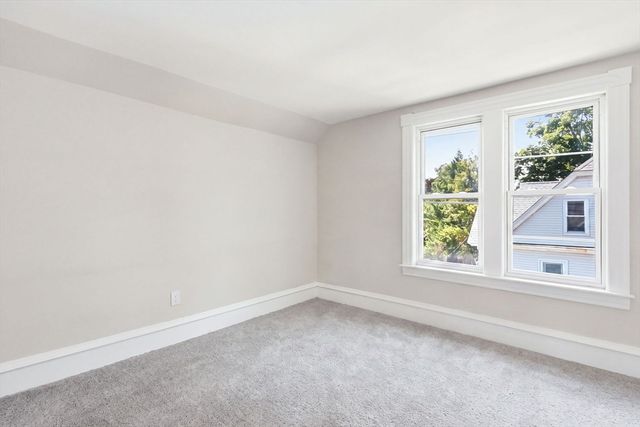 24 Washington Ave, Holyoke, MA 01040