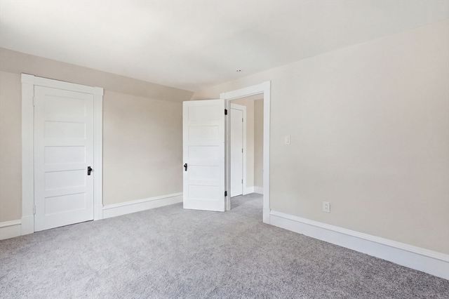 24 Washington Ave, Holyoke, MA 01040