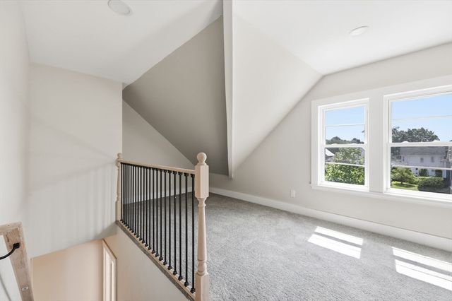 24 Washington Ave, Holyoke, MA 01040