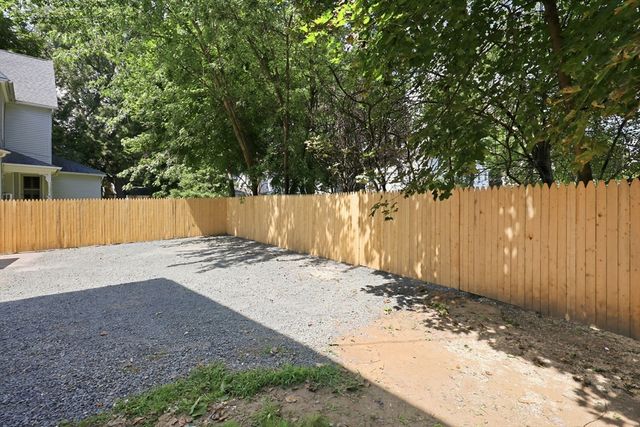 24 Washington Ave, Holyoke, MA 01040