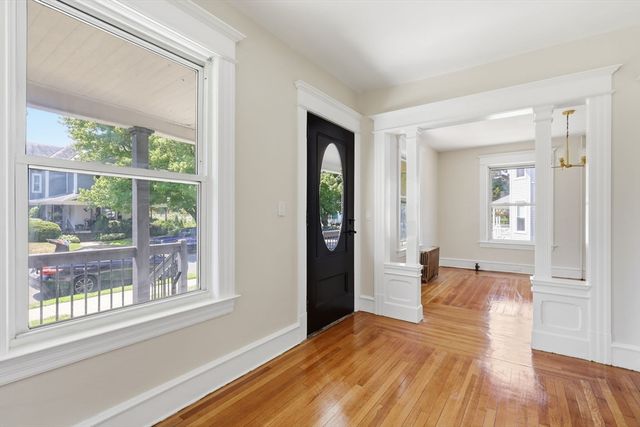 24 Washington Ave, Holyoke, MA 01040