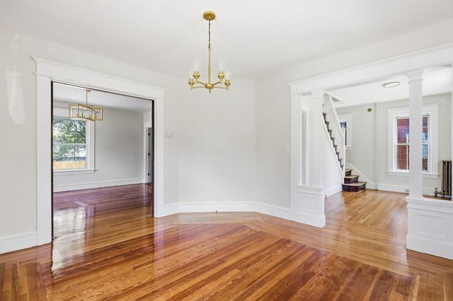 24 Washington Ave, Holyoke, MA 01040