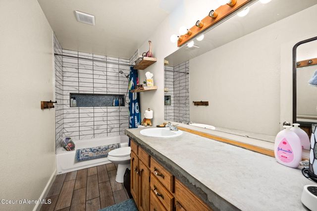 7434 W Diagonal RD, Rathdrum, ID 83858
