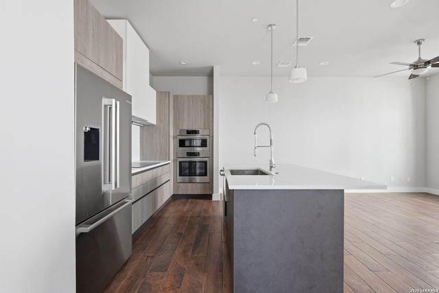 1817 N Saint Marys St Unit 502, San Antonio, TX 78212