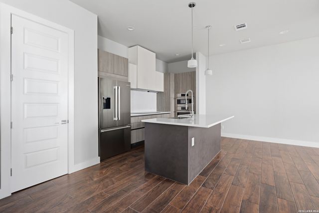 1817 N Saint Marys St Unit 502, San Antonio, TX 78212