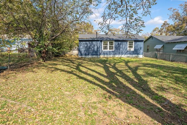 208 3rd Street, Whitesboro, TX 76273