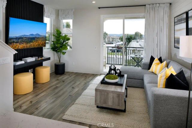 132 Dove Lndg, Covina, CA 91722