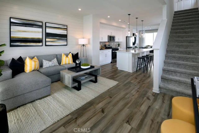 132 Dove Lndg, Covina, CA 91722