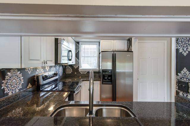 129 West End Place, Nashville, TN 37205