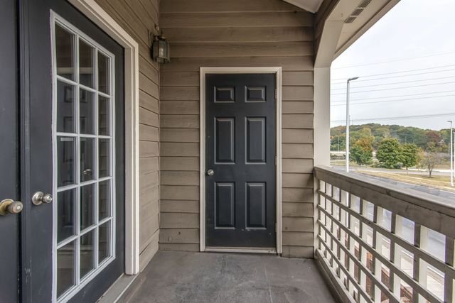 129 West End Place, Nashville, TN 37205
