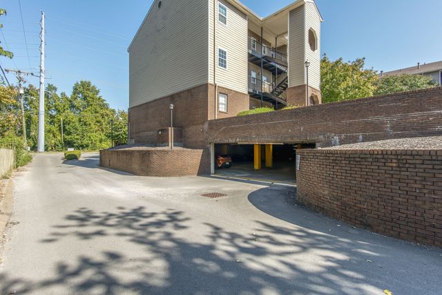 129 West End Place, Nashville, TN 37205