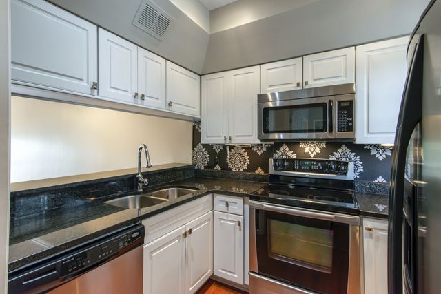 129 West End Place, Nashville, TN 37205