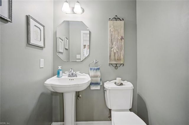 4 E Governor DR, Newport News, VA 23602