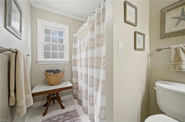 4 E Governor DR, Newport News, VA 23602