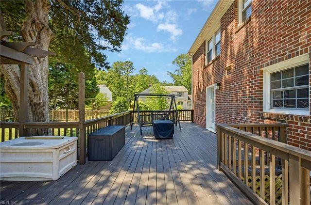 4 E Governor DR, Newport News, VA 23602