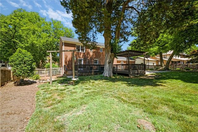 4 E Governor DR, Newport News, VA 23602